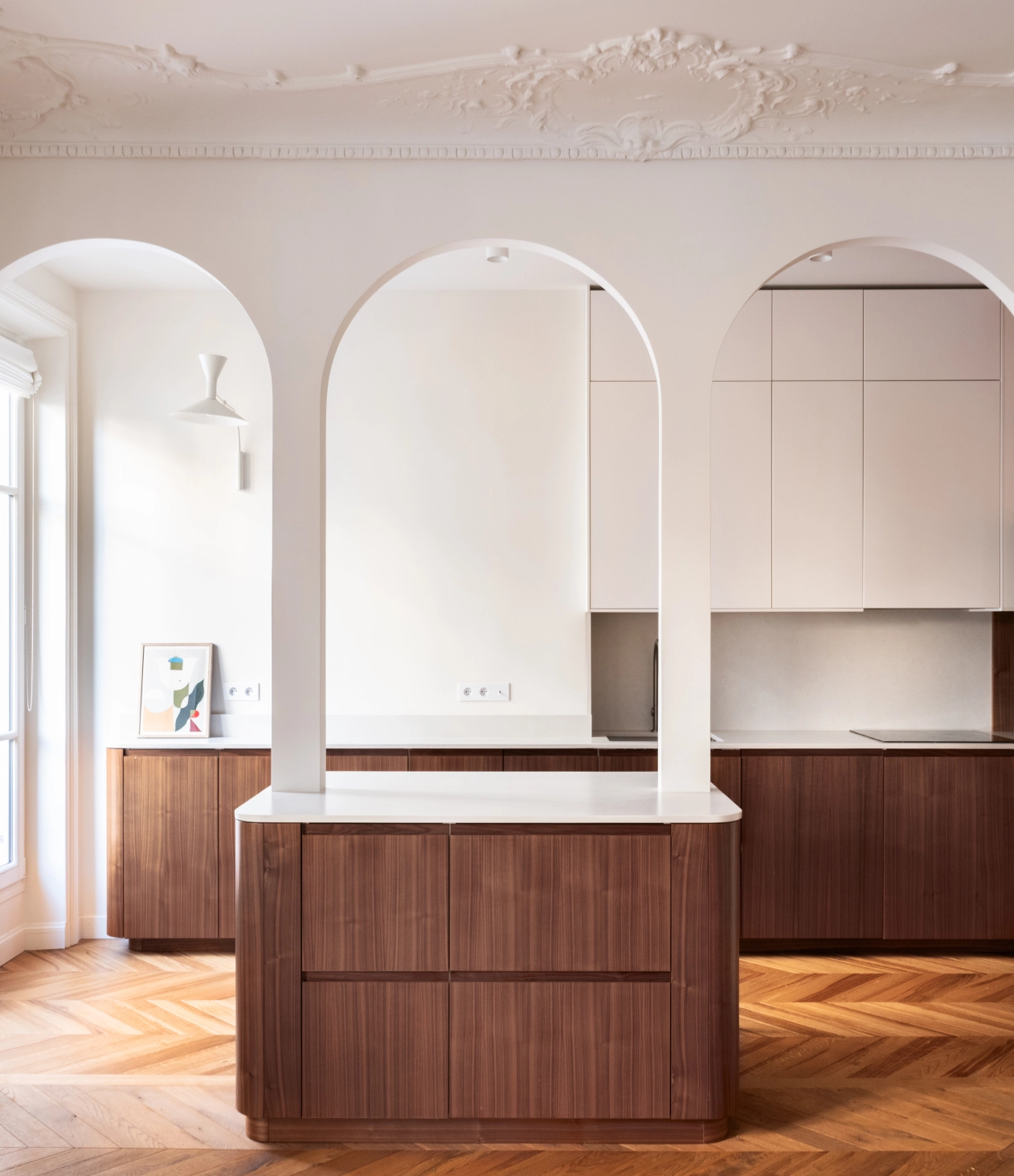 Doppelseitig gebogene Tür – Walnussfarbe – B 39 cm, H 80 cm