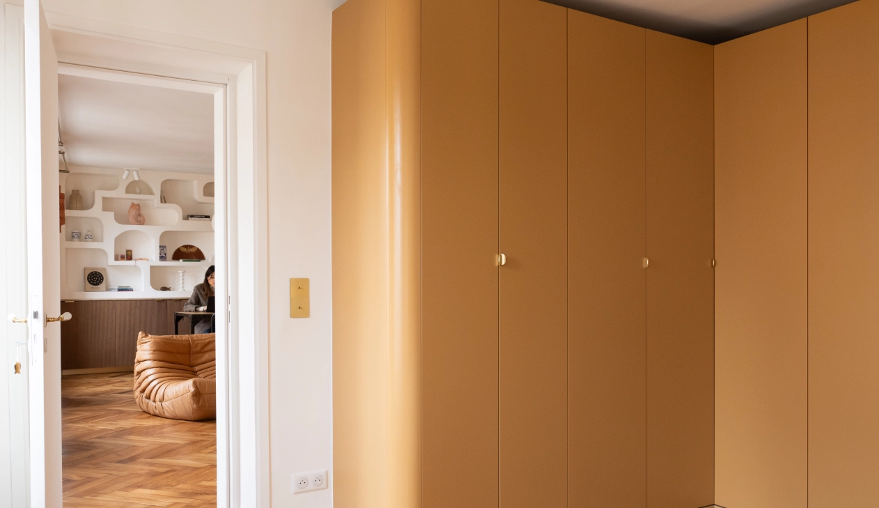 Gebogene Seite, matter Lack, Curryfarbe L39H201