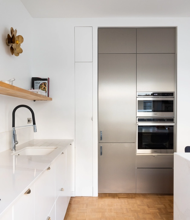 Tür in puristischer Form – Edelstahl, L60H80cm