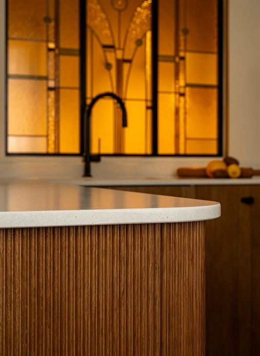 Gebogene Seitenfalten – Arabica-Farbe