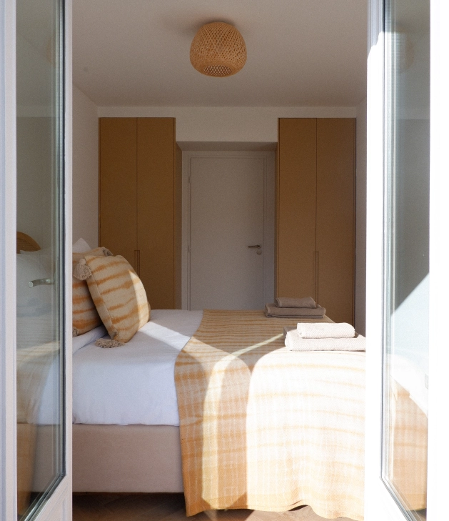 Moderne PAX-Tür, Mattlack, Farbe Curry, L37H200cm.